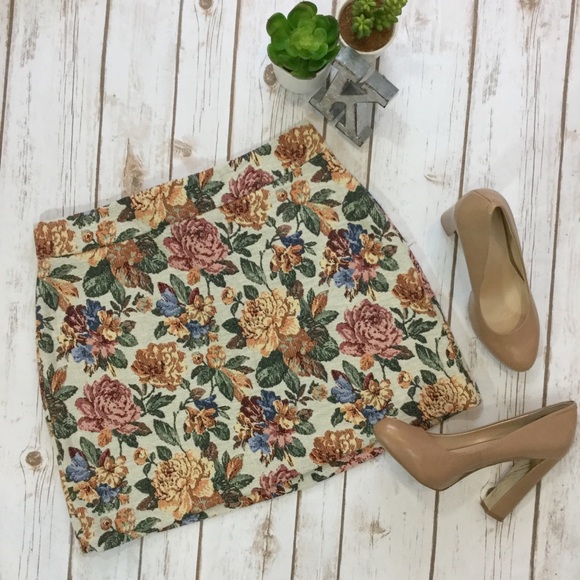 Zara Dresses & Skirts - Zara Basic tapestry mini skirt